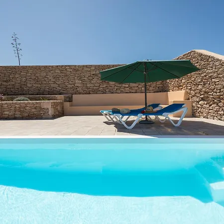 Casa Marisa With Heated Pool & Garden בית נופש טינדאיה