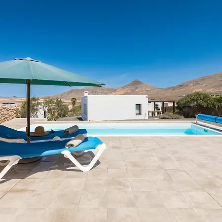 Casa Marisa With Heated Pool & Garden בית נופש טינדאיה