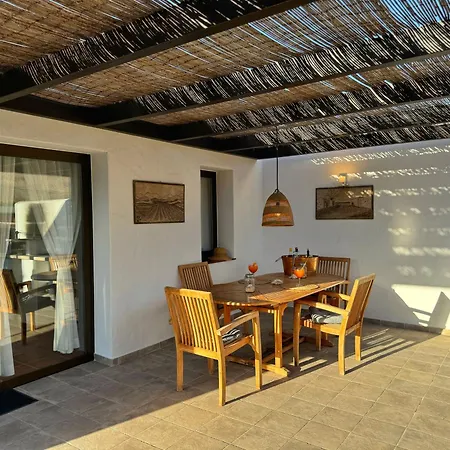 בית נופש Casa Marisa With Heated Pool & Garden טינדאיה