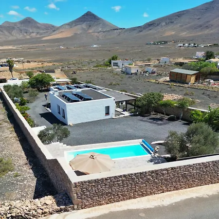 Casa Marisa With Heated Pool & Garden בית נופש