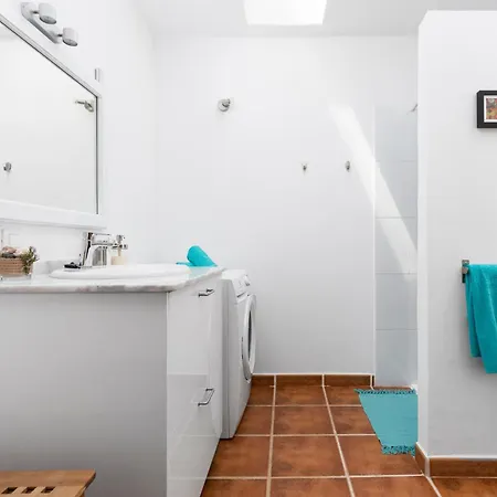 Casa Marisa With Heated Pool & Garden בית נופש טינדאיה