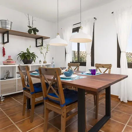 Casa Marisa With Heated Pool & Garden בית נופש